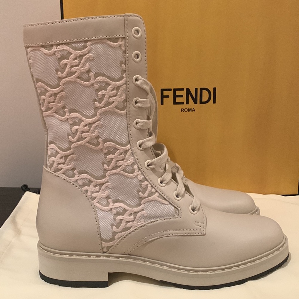FENDI FF KARLIGRAPHY LEATHER COMBAT BOOTS IN BIANCO CAMEL CAMELIA SIZE EU 39